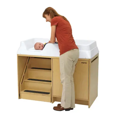 Angeles Changing Table with Locking Stairs