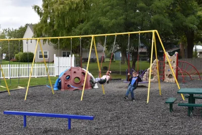 swing set on rubber mulch